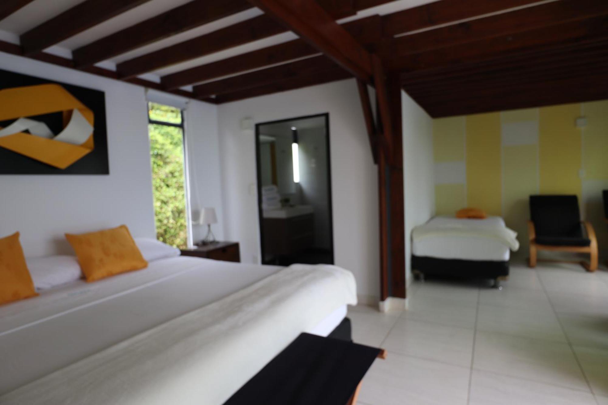 Hotel Syvanna Wellness And Spa Cerritos ภายนอก รูปภาพ