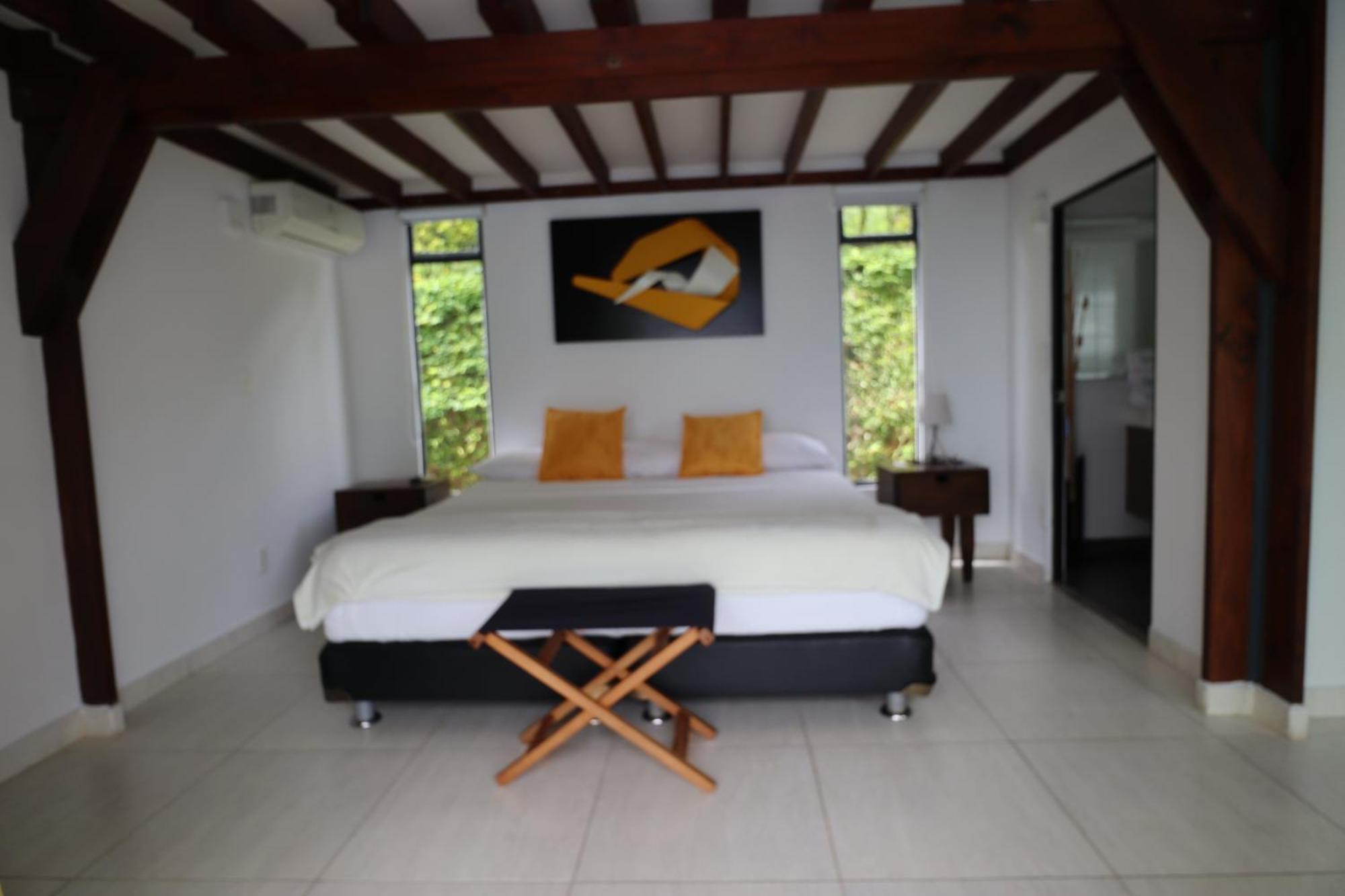 Hotel Syvanna Wellness And Spa Cerritos ภายนอก รูปภาพ