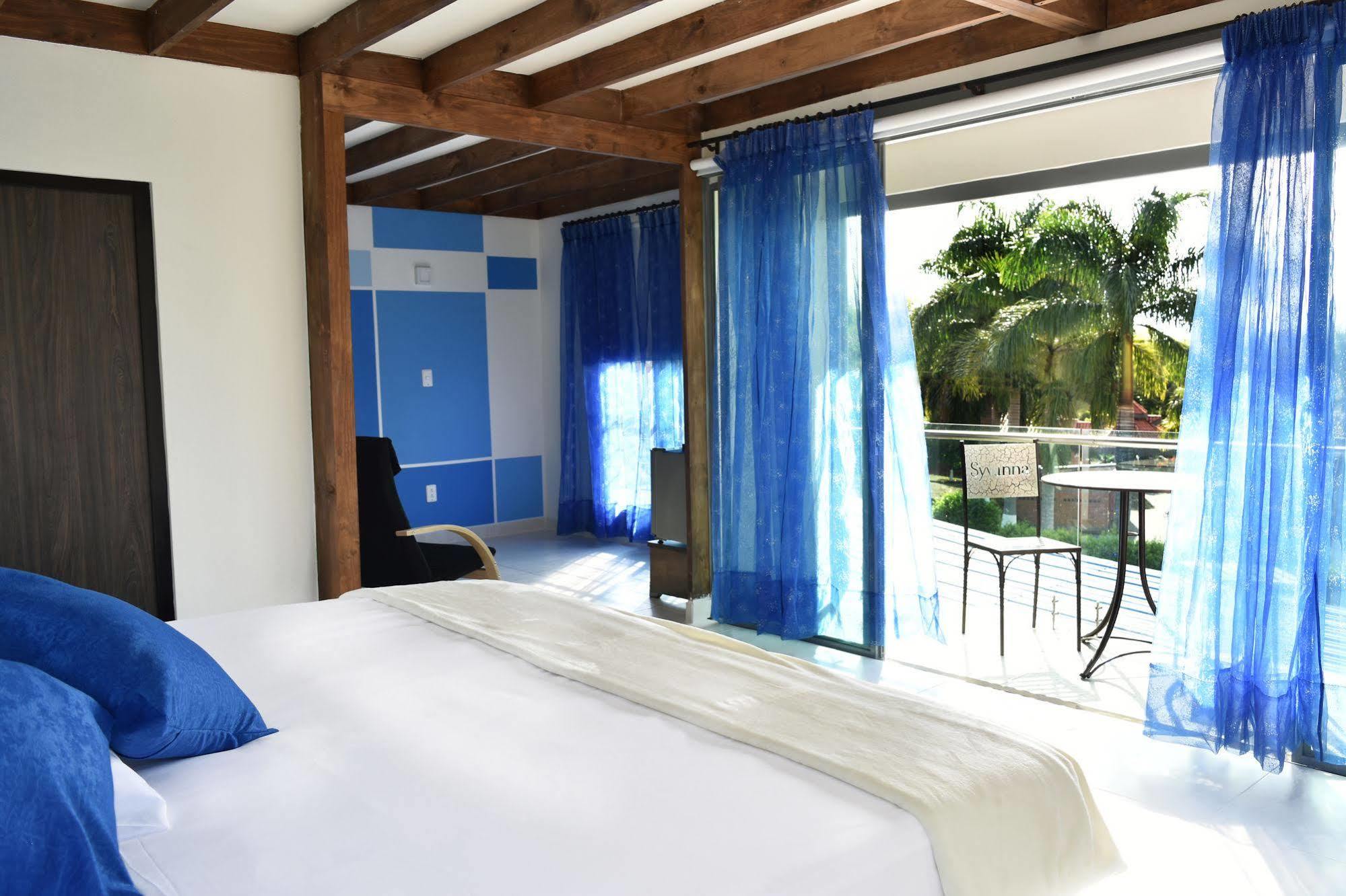 Hotel Syvanna Wellness And Spa Cerritos ภายนอก รูปภาพ