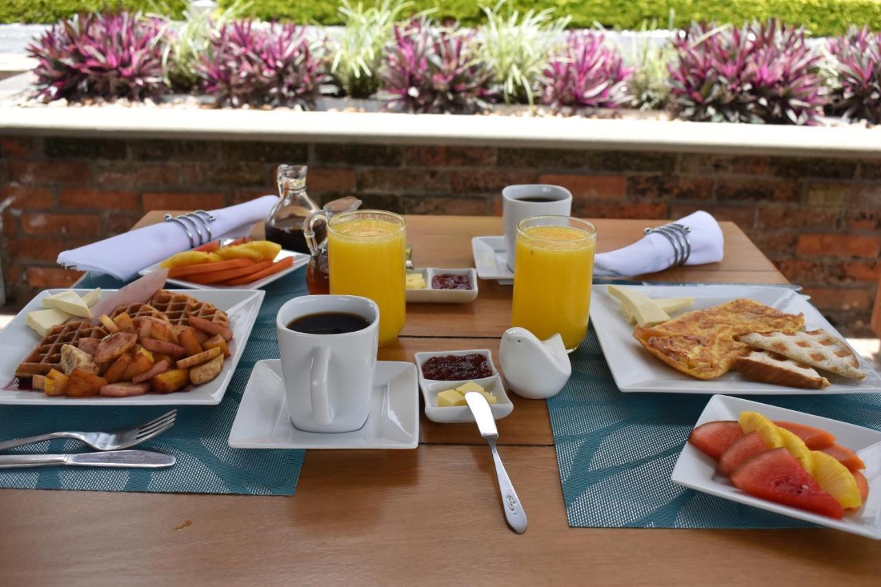 Hotel Syvanna Wellness And Spa Cerritos ภายนอก รูปภาพ