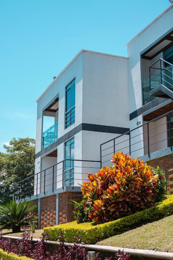 Hotel Syvanna Wellness And Spa Cerritos ภายนอก รูปภาพ